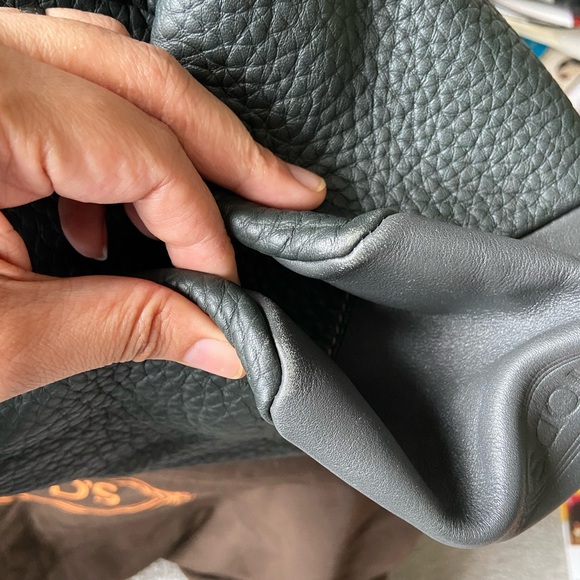 🌸SOLD🌸 Tod’s Miky Bauletto Grande (Large) in Graphite with Gold Hardware! - Picture 6 of 16